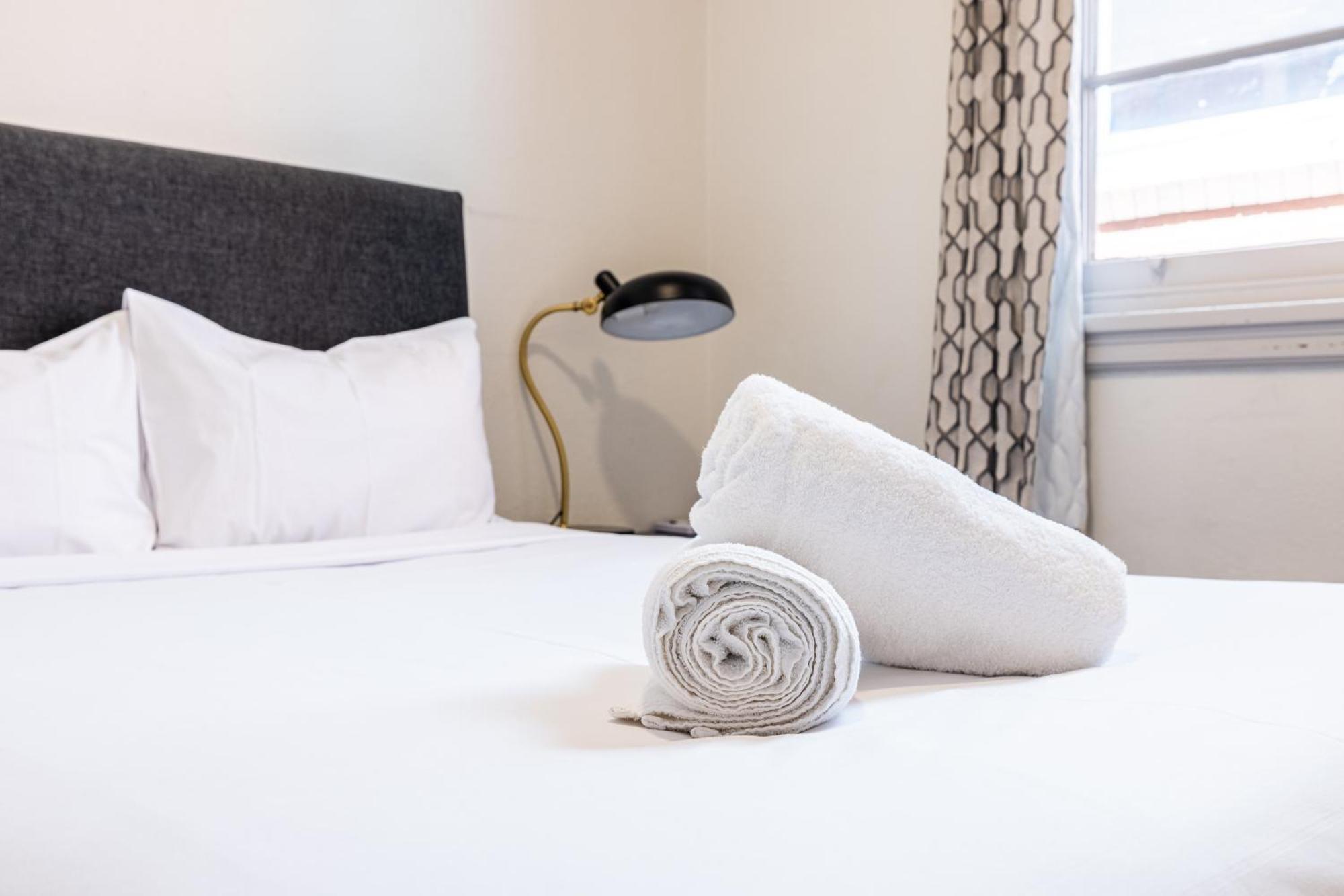 The Tamworth Hotel Екстер'єр фото