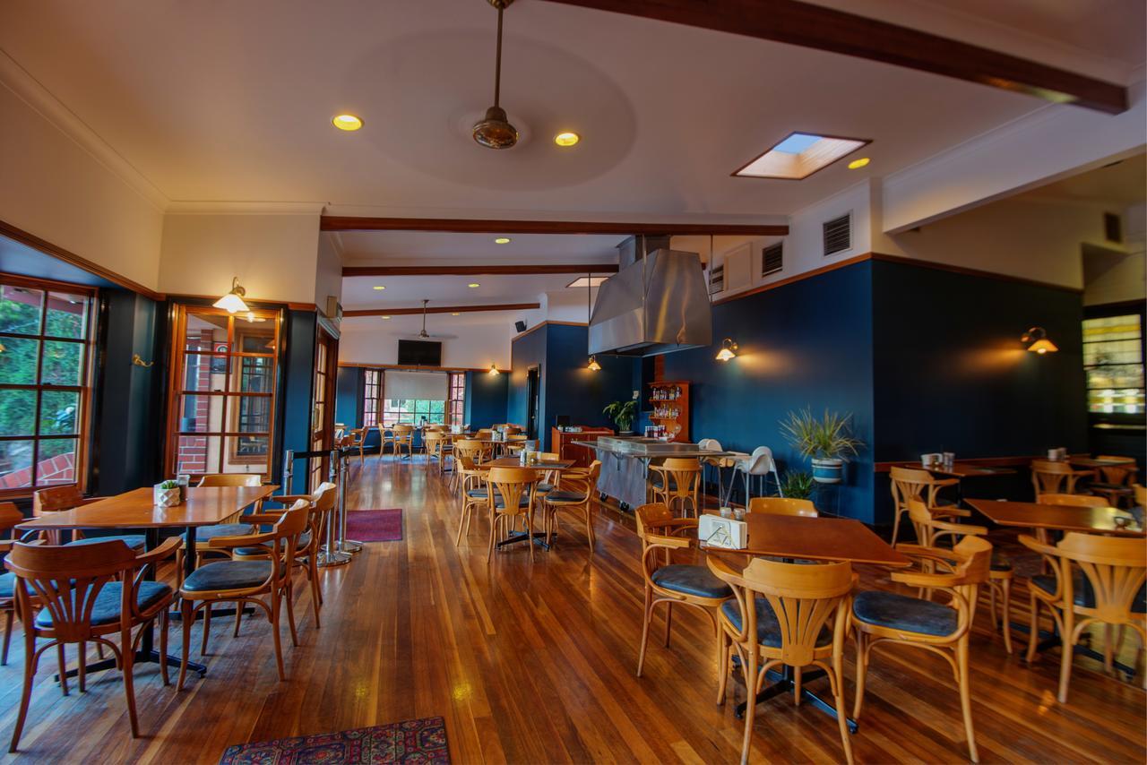 The Tamworth Hotel Екстер'єр фото