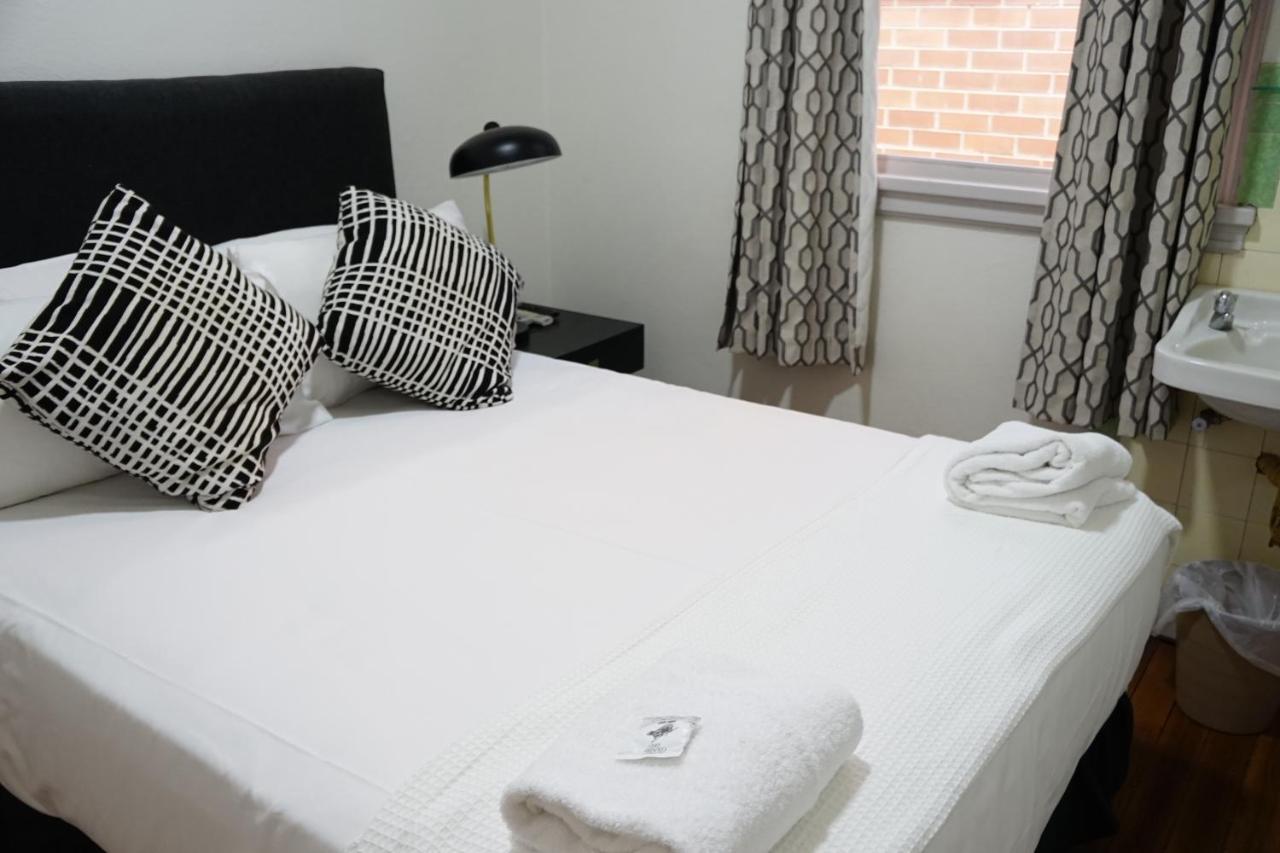 The Tamworth Hotel Екстер'єр фото